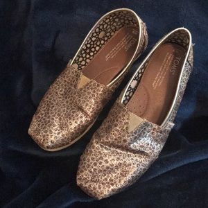 Sparkly patterned TOMS